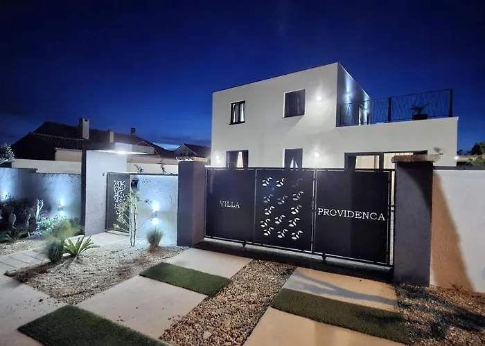 Providenca فيلة Policnik