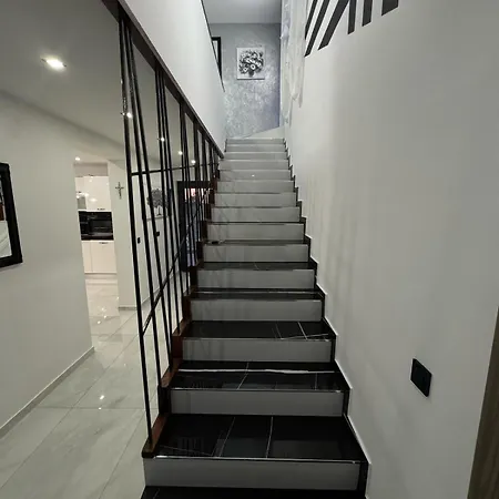 Providenca Vila Policnik