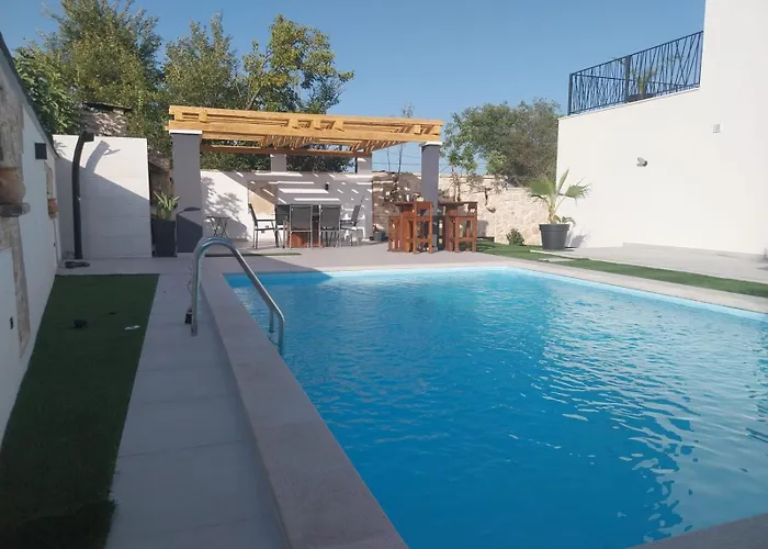 Вилла Providenca Policnik