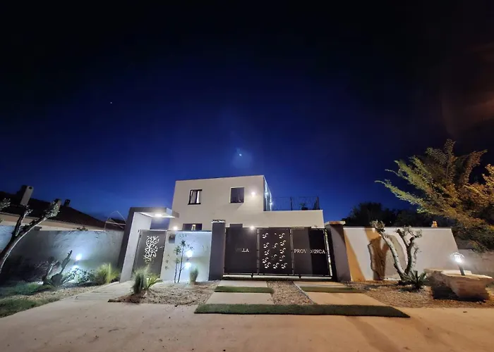 Вилла Providenca Policnik